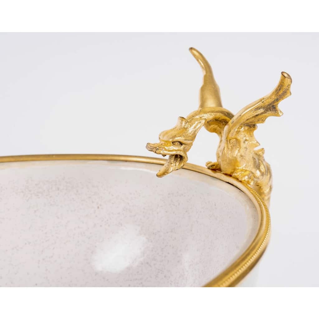 Coupe Centre de Table en Porcelaine montée bronze, circa 1880 9 Coupe Centre de Table en Porcelaine montée bronze, circa 1880 9