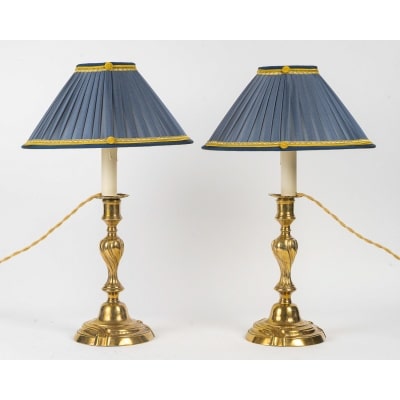 Paire de Flambeaux Montée en Lampes en Bronze Ciselé et Doré d’époque Louis XV vers 1750 Paire de Flambeaux Montée en Lampes en Bronze Ciselé et Doré d’époque Louis XV vers 1750