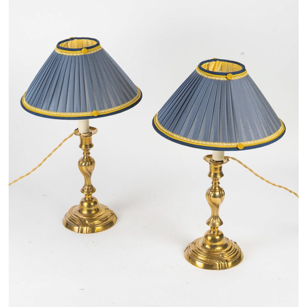 Paire de Flambeaux Montée en Lampes en Bronze Ciselé et Doré d’époque Louis XV vers 1750 9 Paire de Flambeaux Montée en Lampes en Bronze Ciselé et Doré d’époque Louis XV vers 1750 9