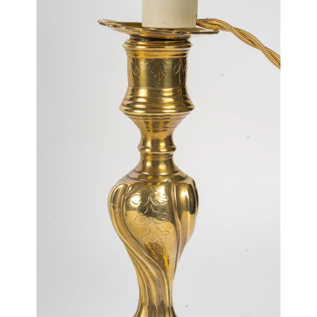 Paire de Flambeaux Montée en Lampes en Bronze Ciselé et Doré d’époque Louis XV vers 1750 5 Paire de Flambeaux Montée en Lampes en Bronze Ciselé et Doré d’époque Louis XV vers 1750 5
