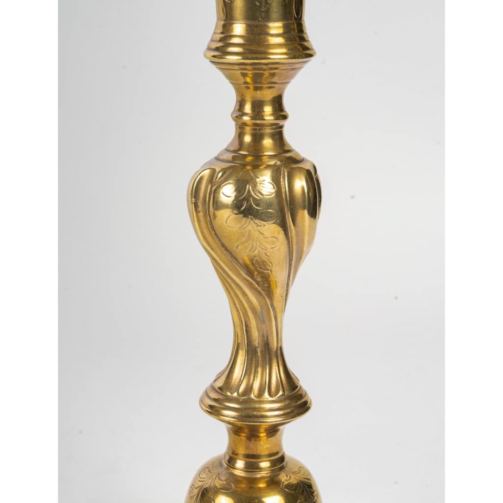 Paire de Flambeaux Montée en Lampes en Bronze Ciselé et Doré d’époque Louis XV vers 1750 6 Paire de Flambeaux Montée en Lampes en Bronze Ciselé et Doré d’époque Louis XV vers 1750 6