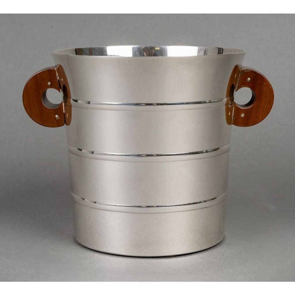 Seau à Champagne et à Glaçons « Epsilon » argent massif et noyer de Jean E. PUIFORCAT 8 Seau à Champagne et à Glaçons « Epsilon » argent massif et noyer de Jean E. PUIFORCAT 8