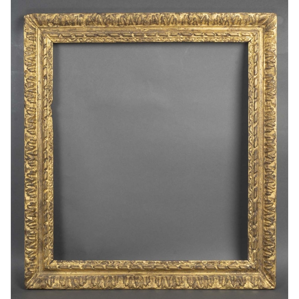 Cadre en bois sculpté doré d’époque Louis XIII 2