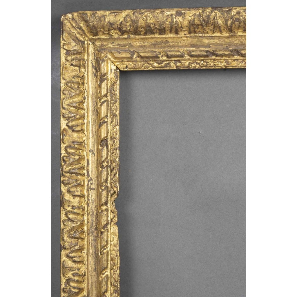 Cadre en bois sculpté doré d’époque Louis XIII 3