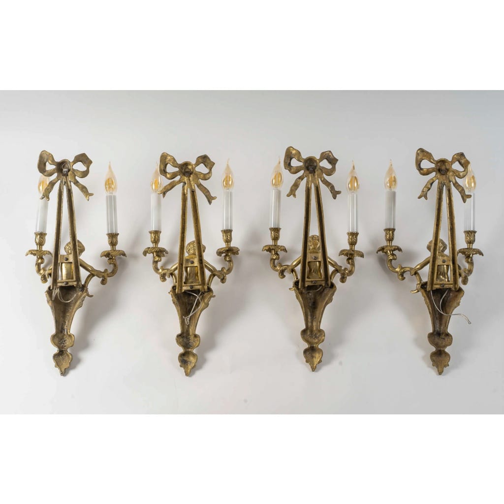 Suite de quatre appliques aux Putti de style Transition en bronze ciselé et doré, vers 1880 9 Suite de quatre appliques aux Putti de style Transition en bronze ciselé et doré, vers 1880 9