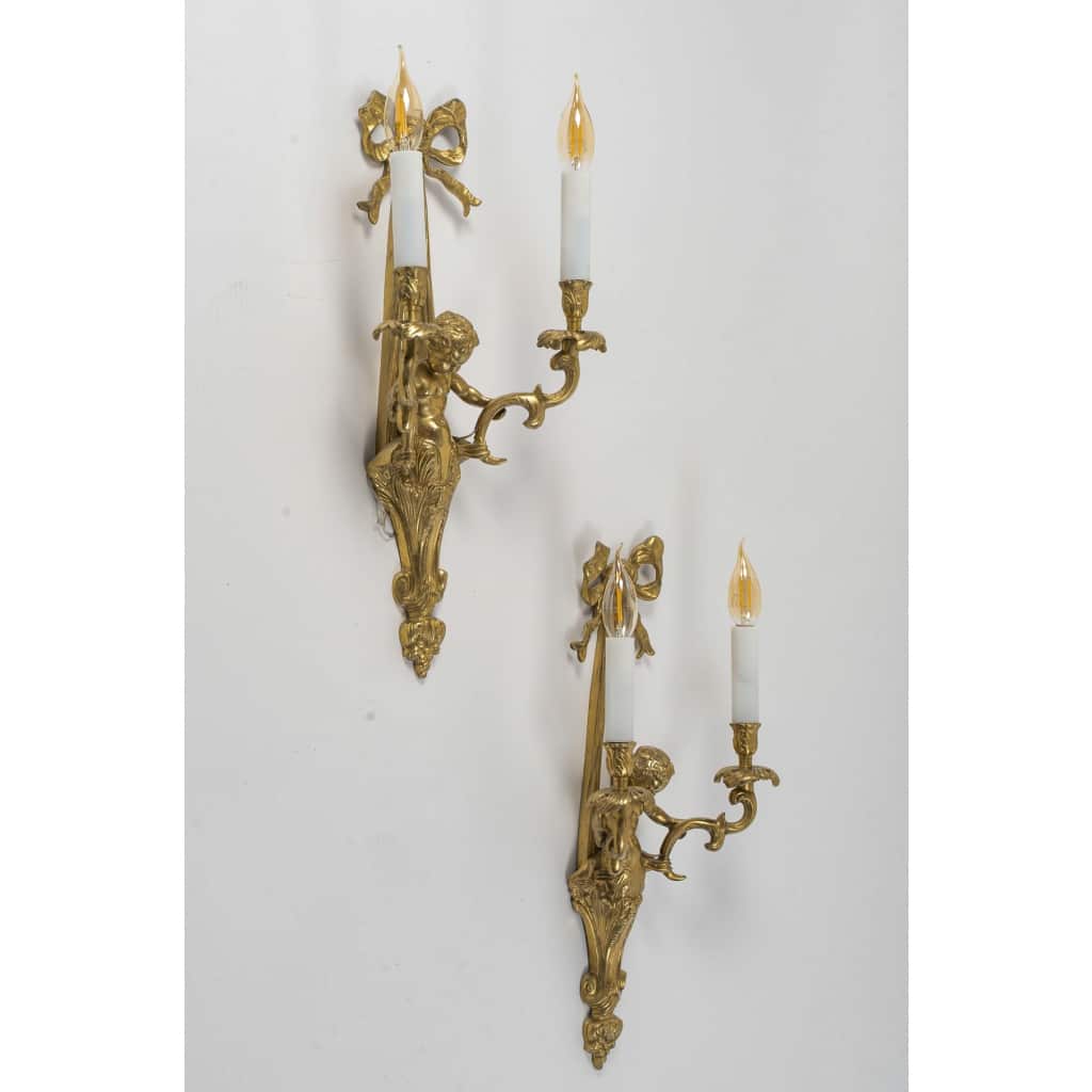 Suite de quatre appliques aux Putti de style Transition en bronze ciselé et doré, vers 1880 3 Suite de quatre appliques aux Putti de style Transition en bronze ciselé et doré, vers 1880 3