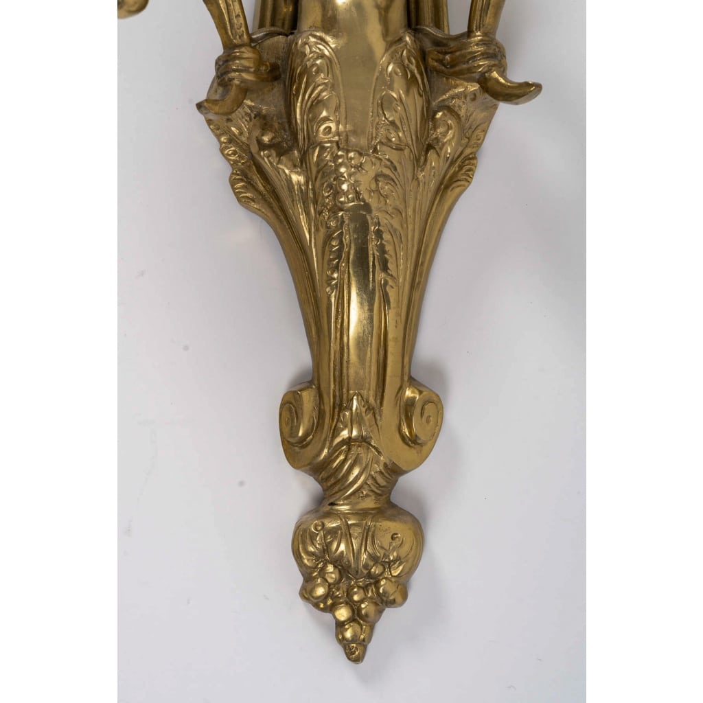 Suite de quatre appliques aux Putti de style Transition en bronze ciselé et doré, vers 1880 7 Suite de quatre appliques aux Putti de style Transition en bronze ciselé et doré, vers 1880 7
