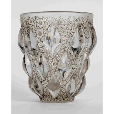 Vase « Rampillon » verre opalescent patiné gris de René LALIQUE Vase « Rampillon » verre opalescent patiné gris de René LALIQUE