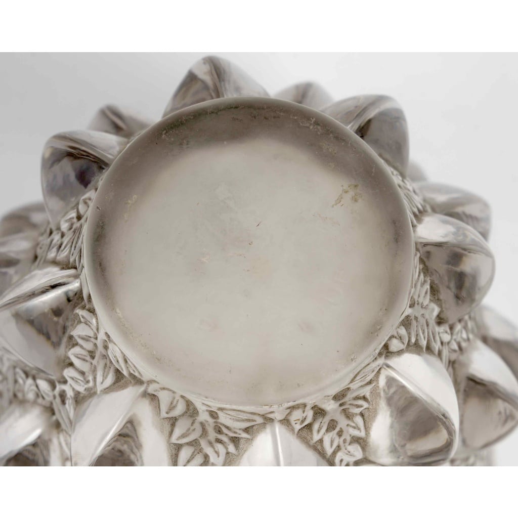 Vase « Rampillon » verre opalescent patiné gris de René LALIQUE 7
