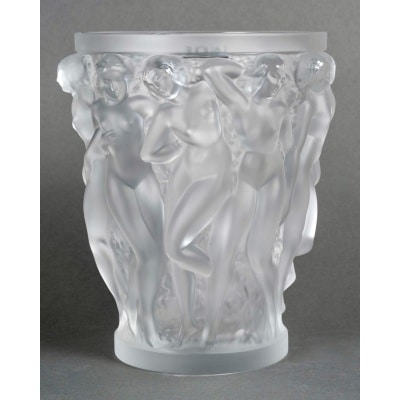 Vase « Bacchantes » cristal blanc de LALIQUE Vase « Bacchantes » cristal blanc de LALIQUE