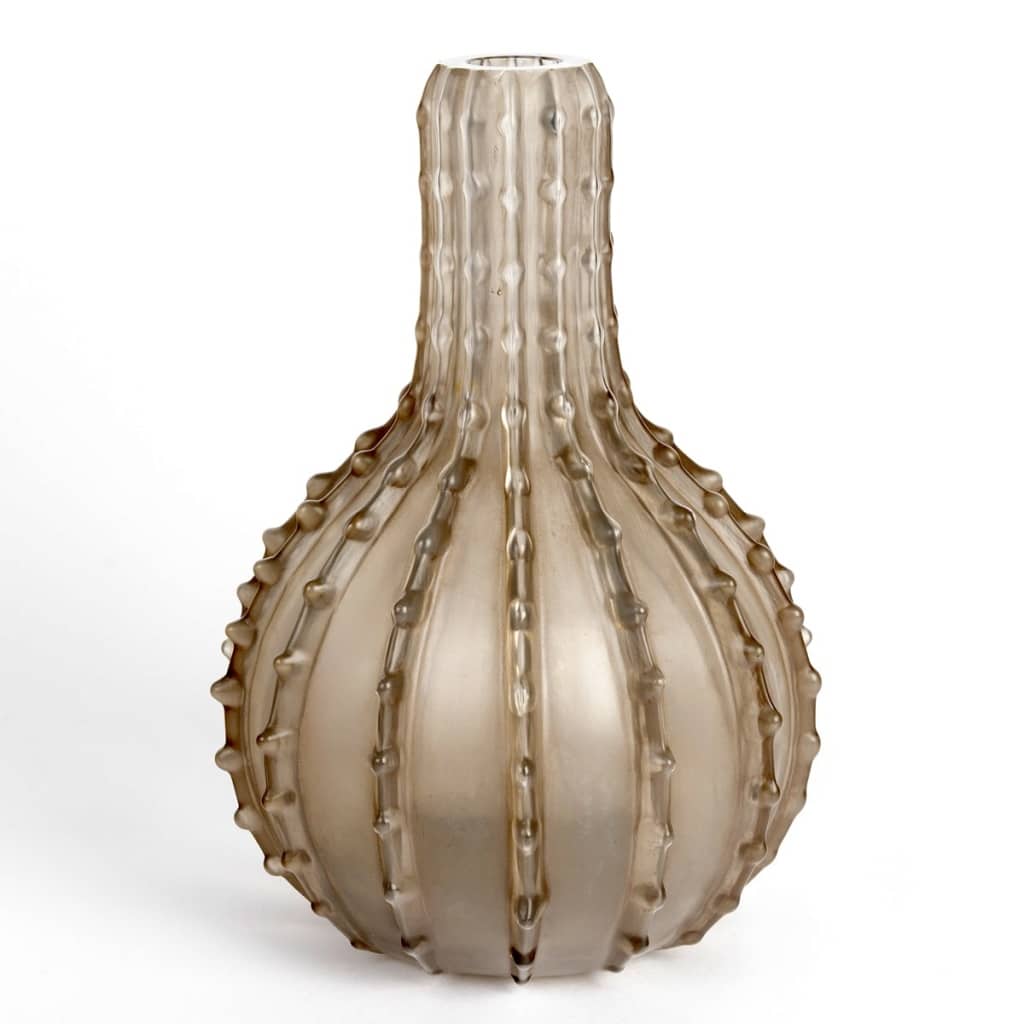Vase « Dentelé » verre blanc patiné sépia de René LALIQUE 2
