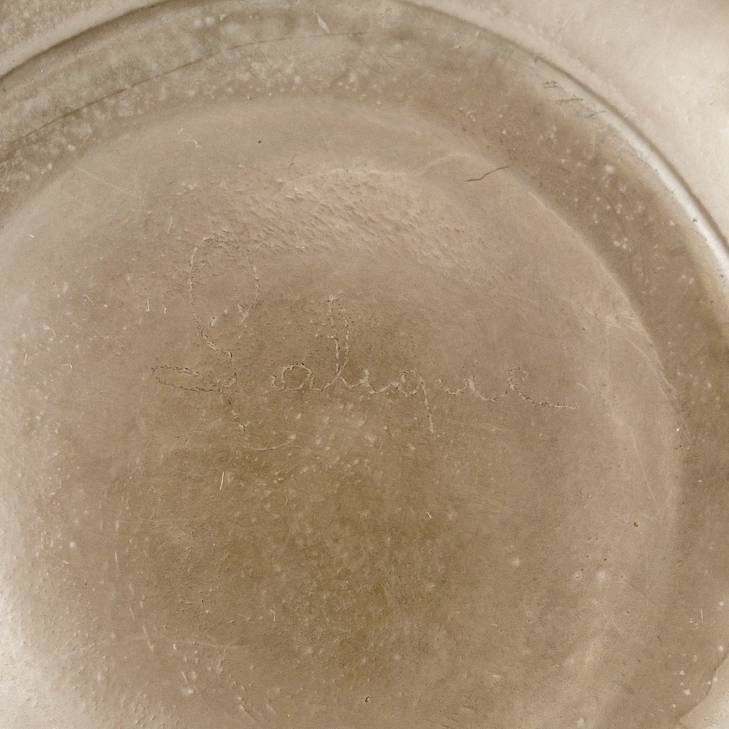 Vase « Dentelé » verre blanc patiné sépia de René LALIQUE 9