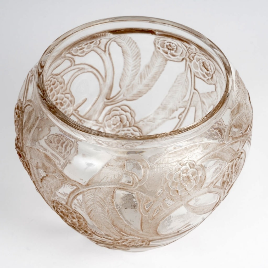 Vase « Néfliers » verre blanc patiné sépia de René LALIQUE 4