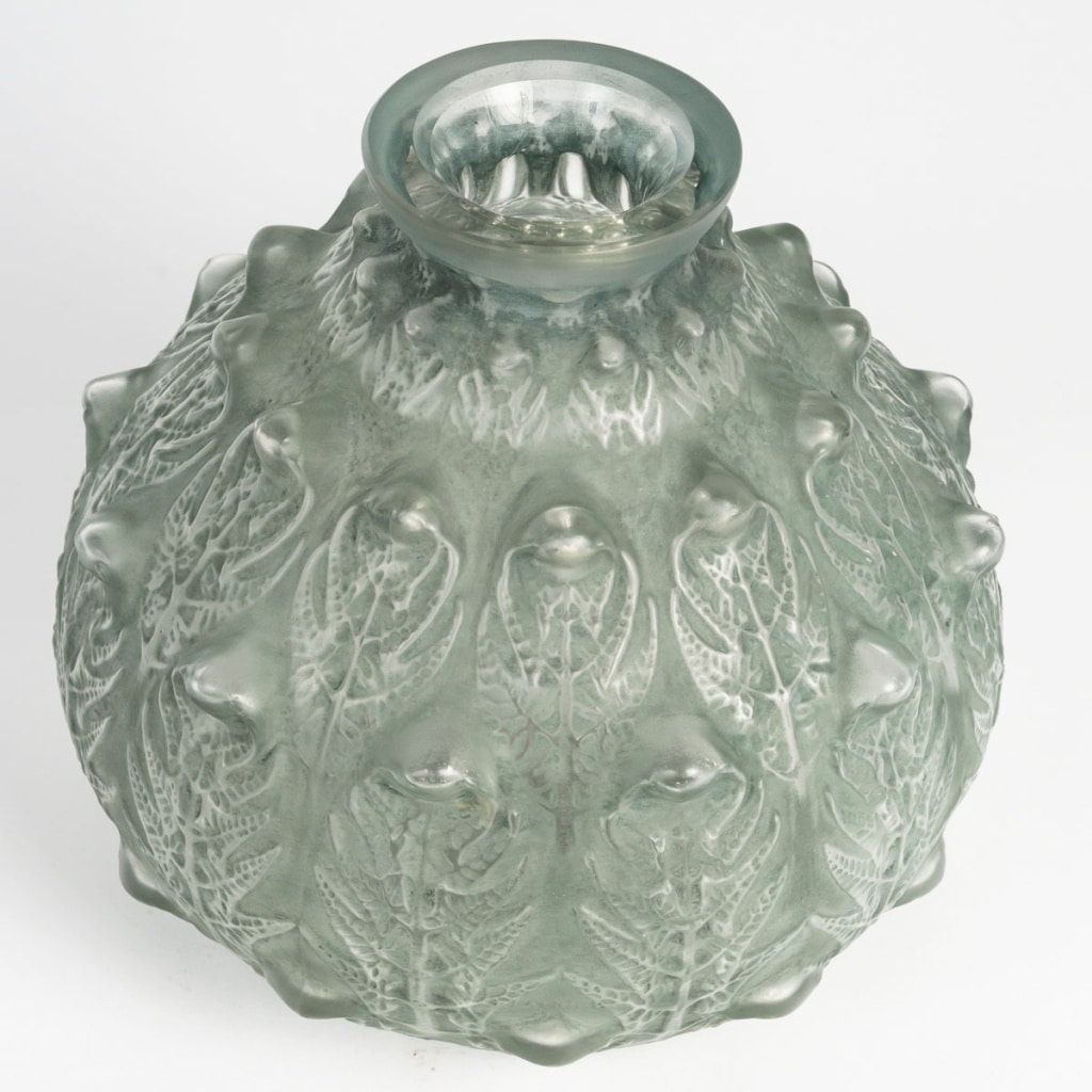 Vase « Fougères » verre blanc patiné vert de René LALIQUE 3
