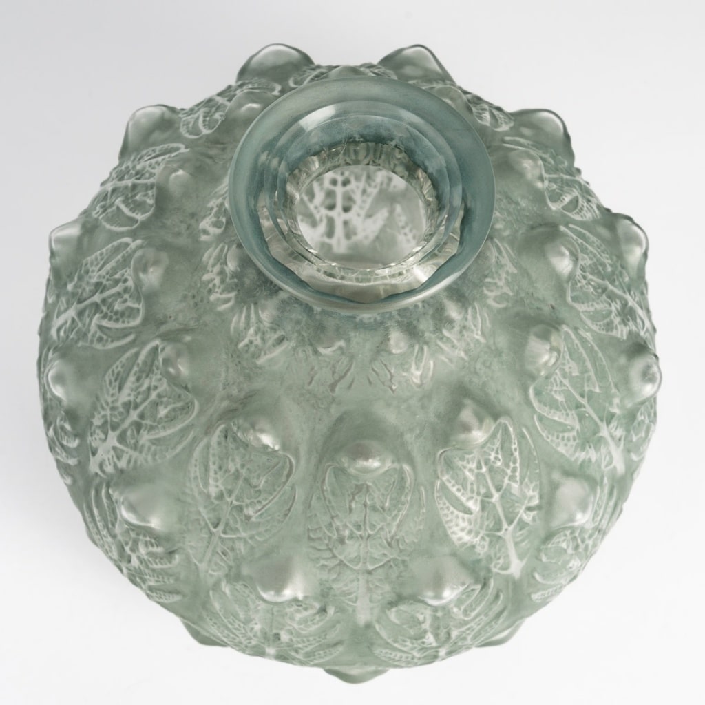 Vase « Fougères » verre blanc patiné vert de René LALIQUE 4