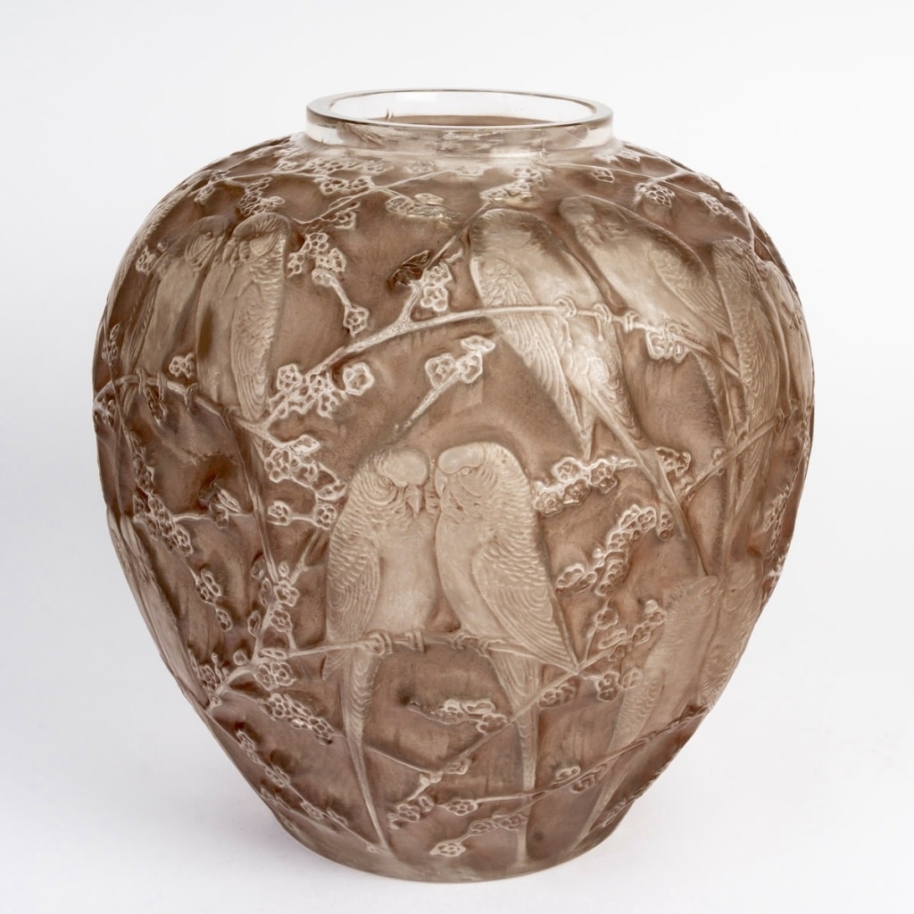 Vase « Perruches » verre blanc patiné sépia de René LALIQUE 3 Vase « Perruches » verre blanc patiné sépia de René LALIQUE 3