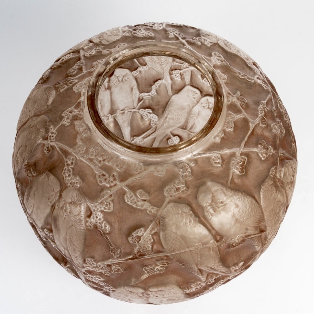 Vase « Perruches » verre blanc patiné sépia de René LALIQUE 7 Vase « Perruches » verre blanc patiné sépia de René LALIQUE 7