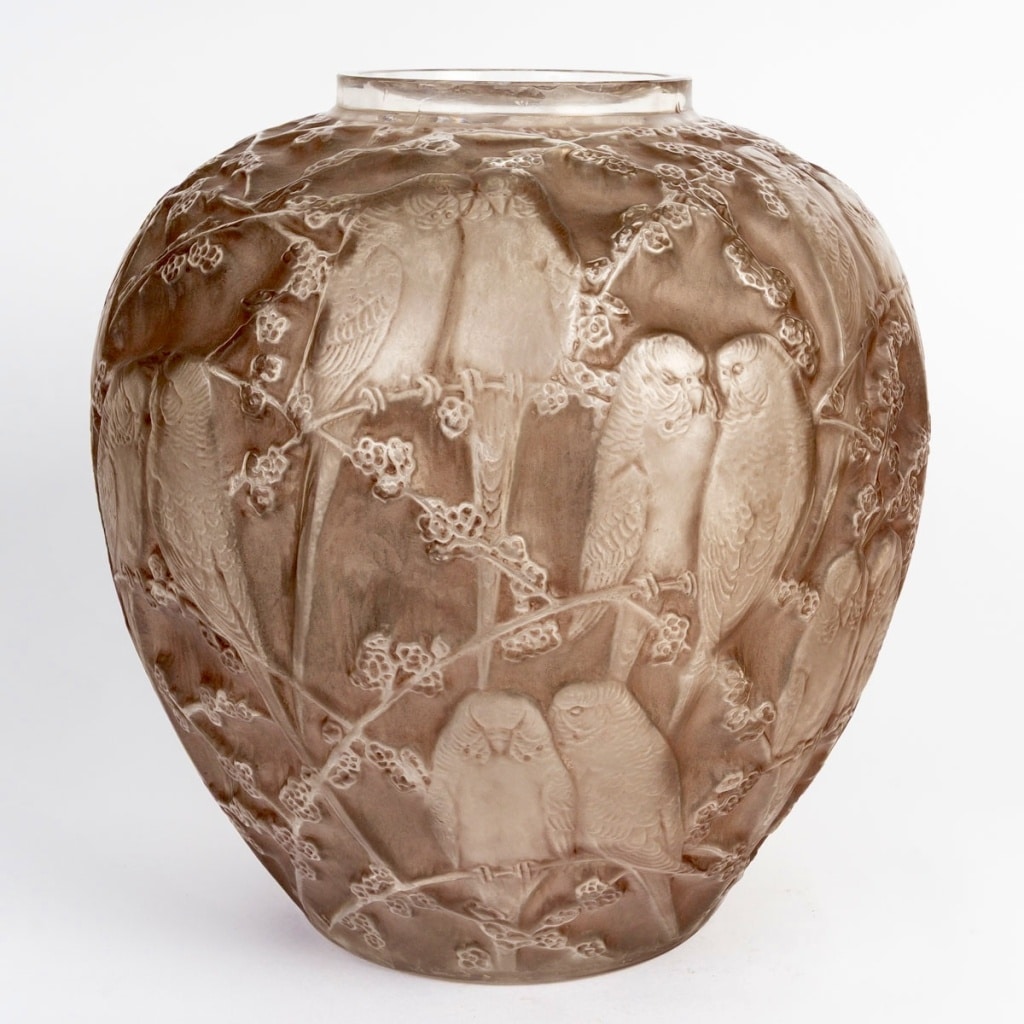 Vase « Perruches » verre blanc patiné sépia de René LALIQUE 2 Vase « Perruches » verre blanc patiné sépia de René LALIQUE 2