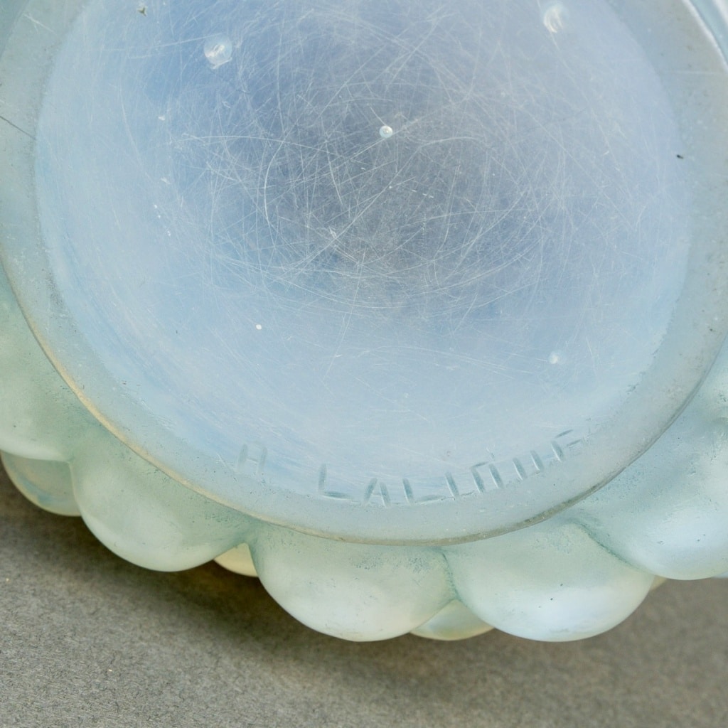 Vase « Cerises » verre opalescent patiné bleu de René LALIQUE 7
