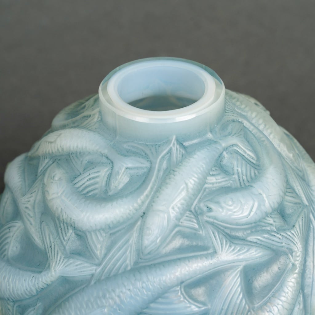 Vase « Oléron » verre opalescent patiné bleu de René LALIQUE 5