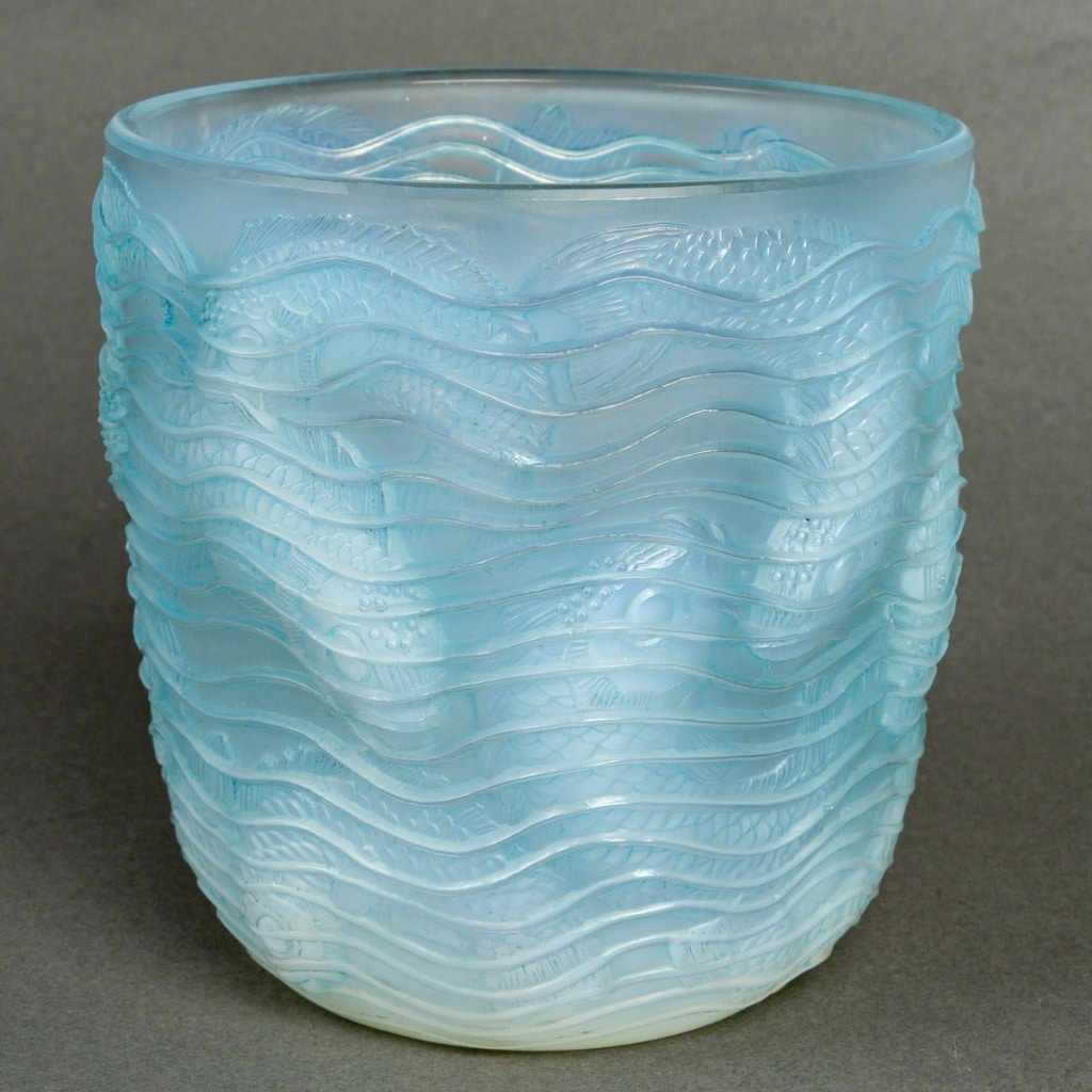 Vase « Dauphins » verre opalescent patiné bleu de René LALIQUE 3