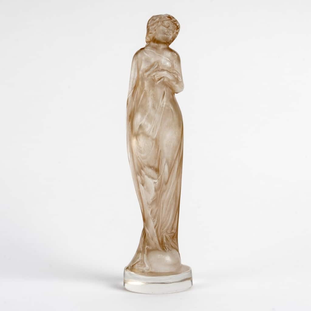 Statuette « Moyenne Voilée » verre blanc patiné sépia de René LALIQUE 2