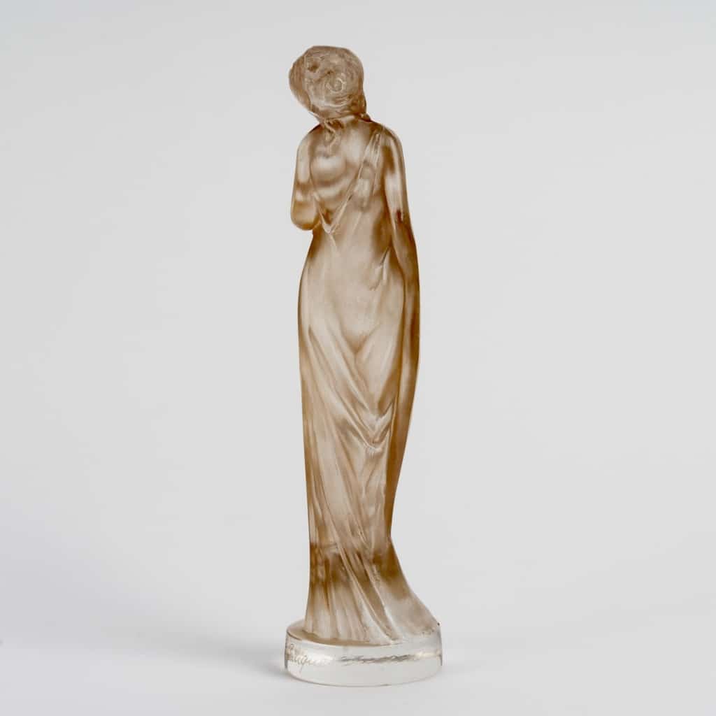 Statuette « Moyenne Voilée » verre blanc patiné sépia de René LALIQUE 4