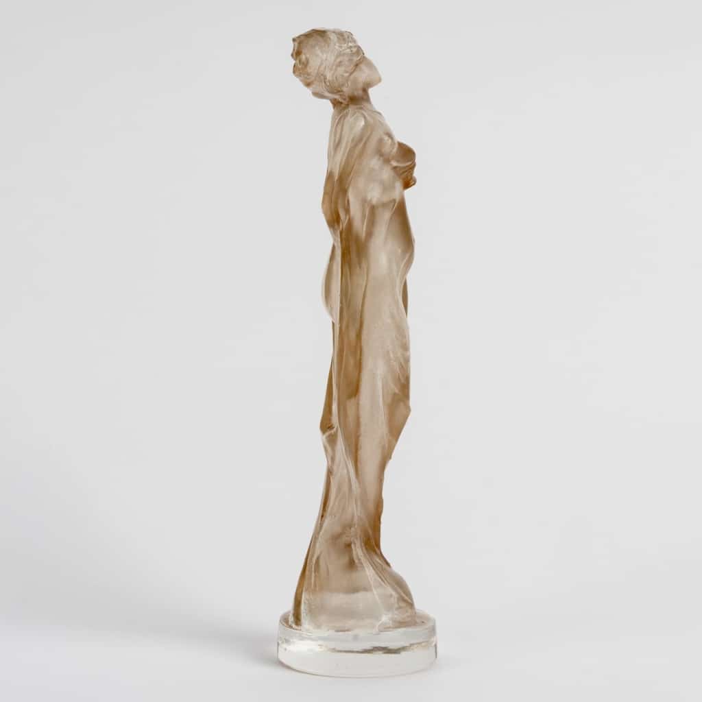 Statuette « Moyenne Voilée » verre blanc patiné sépia de René LALIQUE 5