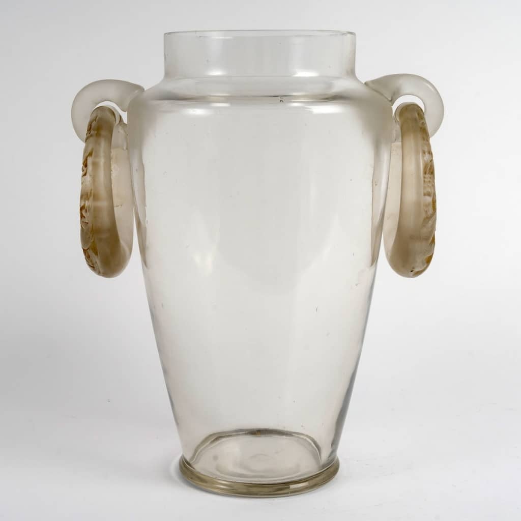 Vase « Deux Anneaux Lézards » verre blanc patiné sépia de René LALIQUE 2