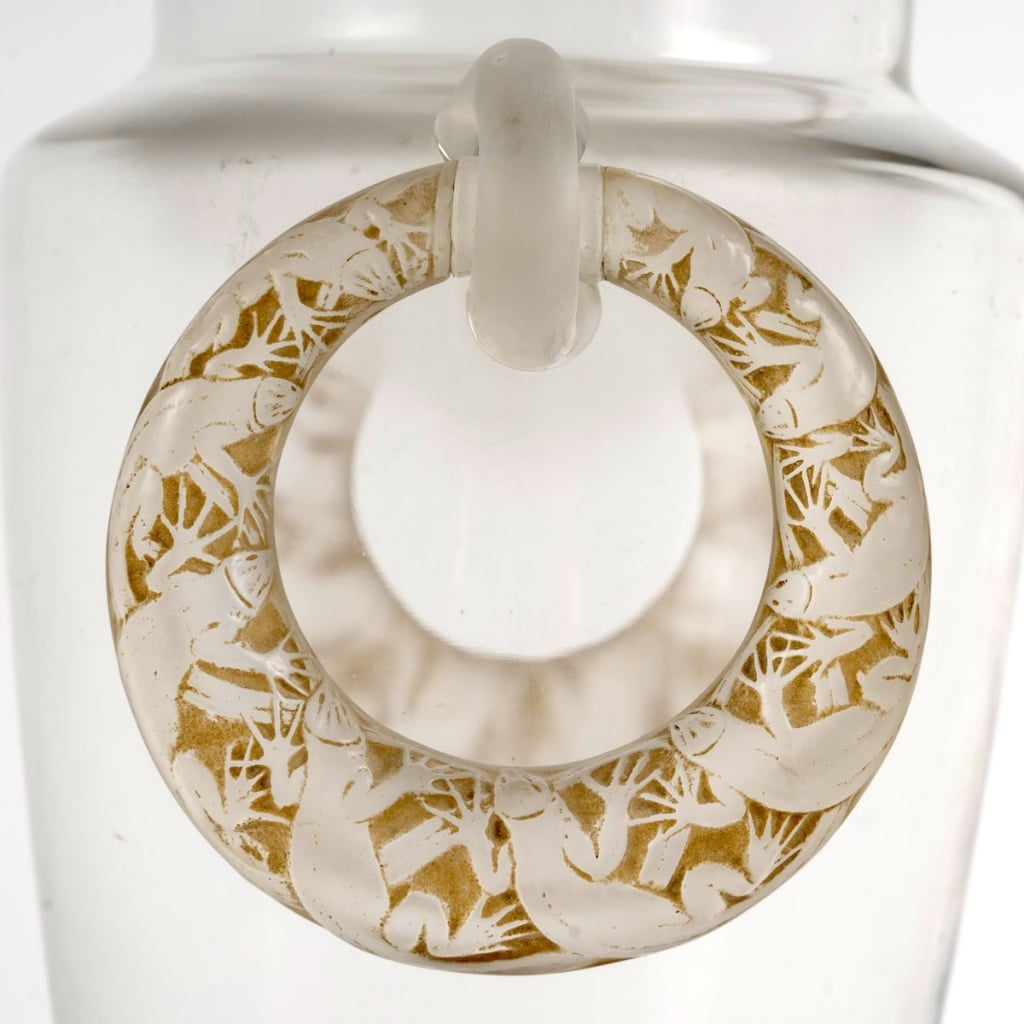 Vase « Deux Anneaux Lézards » verre blanc patiné sépia de René LALIQUE 6