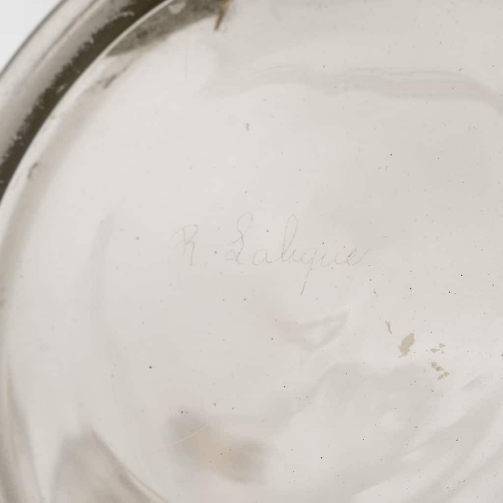 Vase « Deux Anneaux Lézards » verre blanc patiné sépia de René LALIQUE 8