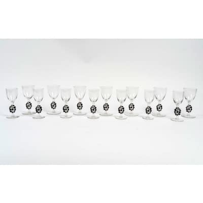 Suite de 14 Verres « Thionville » verre blanc émaillé noir de René LALIQUE