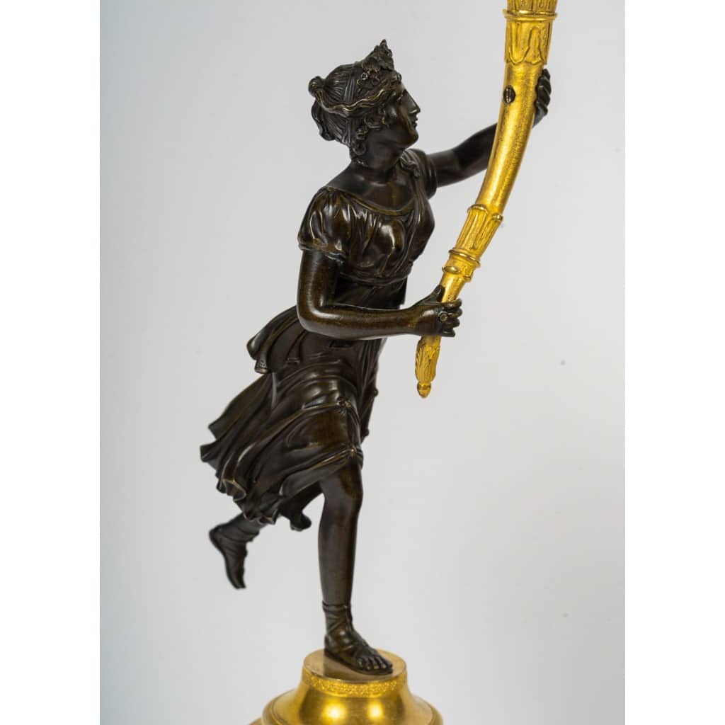 Paire de candélabres en bronze à décor de figures antiques, époque Empire vers 1805-1810 7