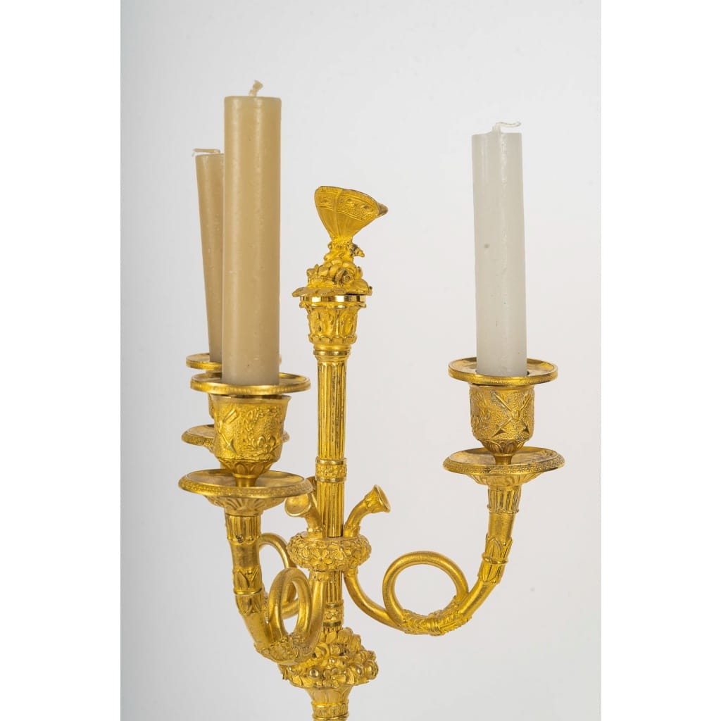 Paire de candélabres en bronze à décor de figures antiques, époque Empire vers 1805-1810 5