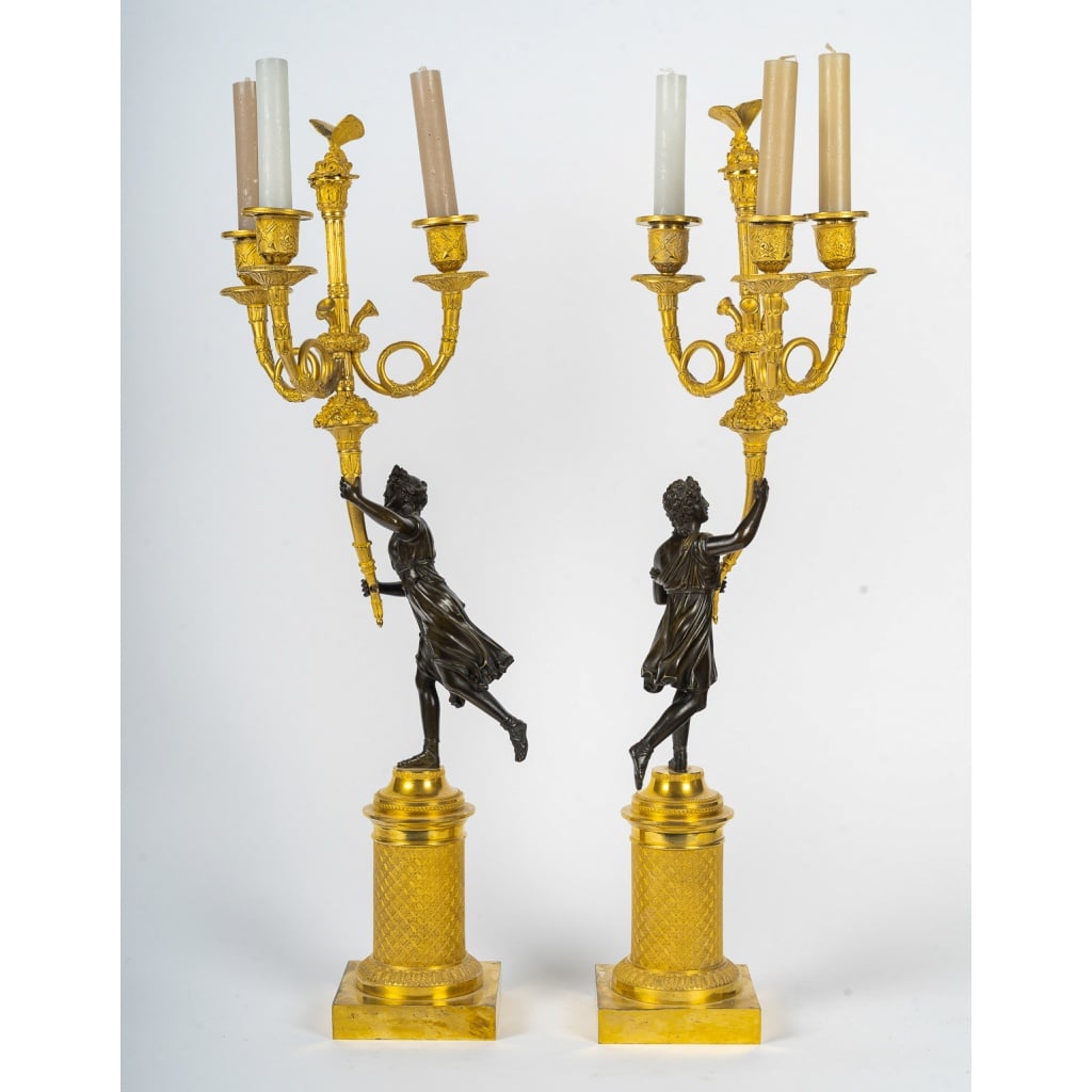 Paire de candélabres en bronze à décor de figures antiques, époque Empire vers 1805-1810 15