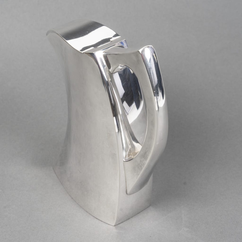 Pierre Cardin – Verseuse couverte en argent massif – Circa 1970 4 Pierre Cardin – Verseuse couverte en argent massif – Circa 1970 4