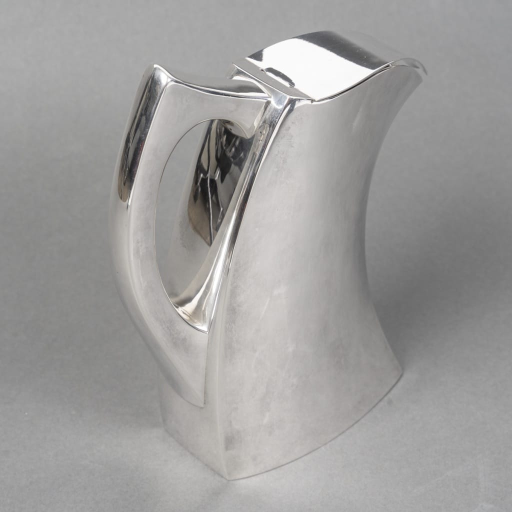 Pierre Cardin – Verseuse couverte en argent massif – Circa 1970 2 Pierre Cardin – Verseuse couverte en argent massif – Circa 1970 2