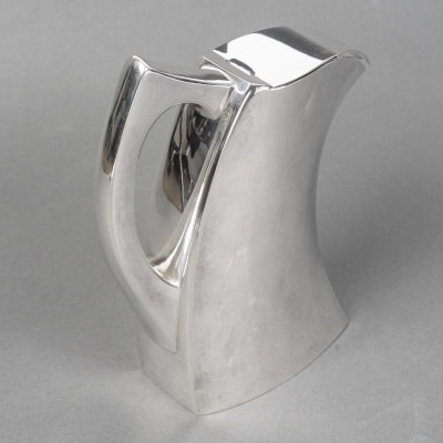 Pierre Cardin – Verseuse couverte en argent massif – Circa 1970 2 Pierre Cardin – Verseuse couverte en argent massif – Circa 1970 2