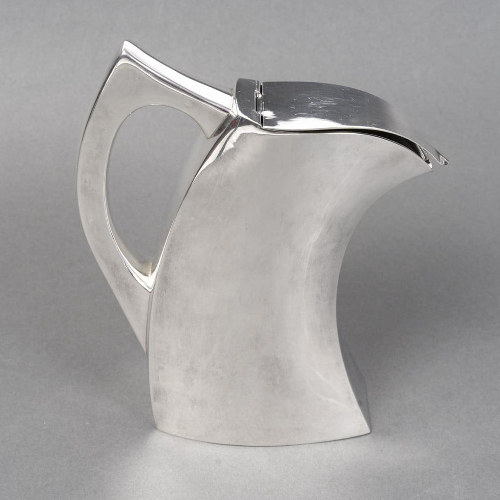 Pierre Cardin – Verseuse couverte en argent massif – Circa 1970 7 Pierre Cardin – Verseuse couverte en argent massif – Circa 1970 7