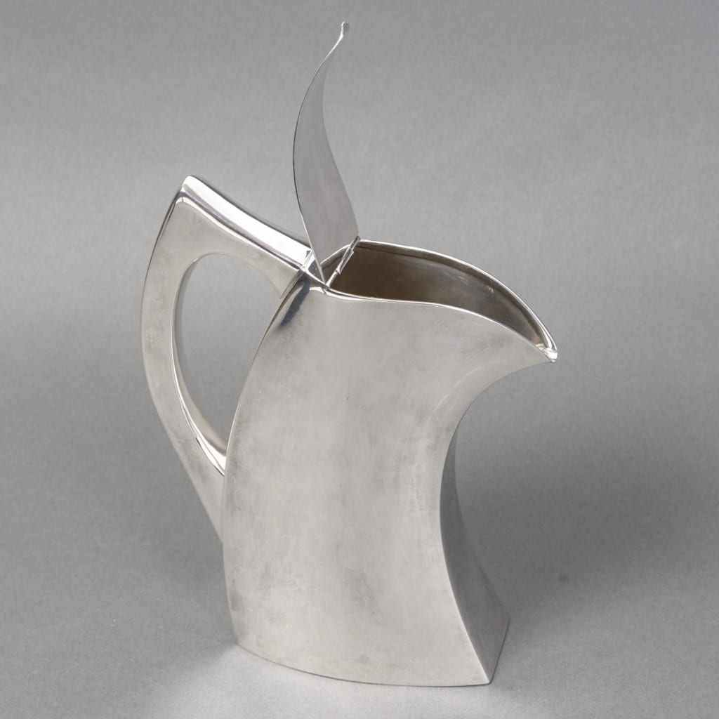 Pierre Cardin – Verseuse couverte en argent massif – Circa 1970 12 Pierre Cardin – Verseuse couverte en argent massif – Circa 1970 12