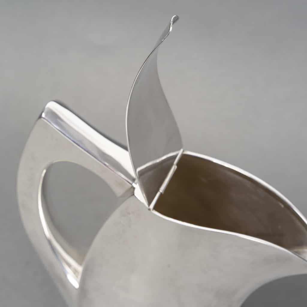 Pierre Cardin – Verseuse couverte en argent massif – Circa 1970 13 Pierre Cardin – Verseuse couverte en argent massif – Circa 1970 13