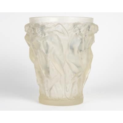 René Lalique – Vase «Bacchantes» en verre Opalescent