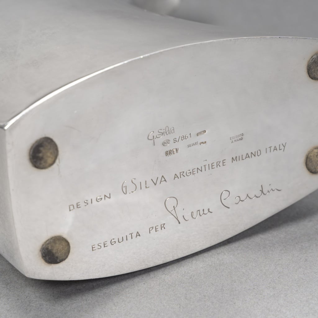 Pierre Cardin – Verseuse couverte en argent massif – Circa 1970 17 Pierre Cardin – Verseuse couverte en argent massif – Circa 1970 17