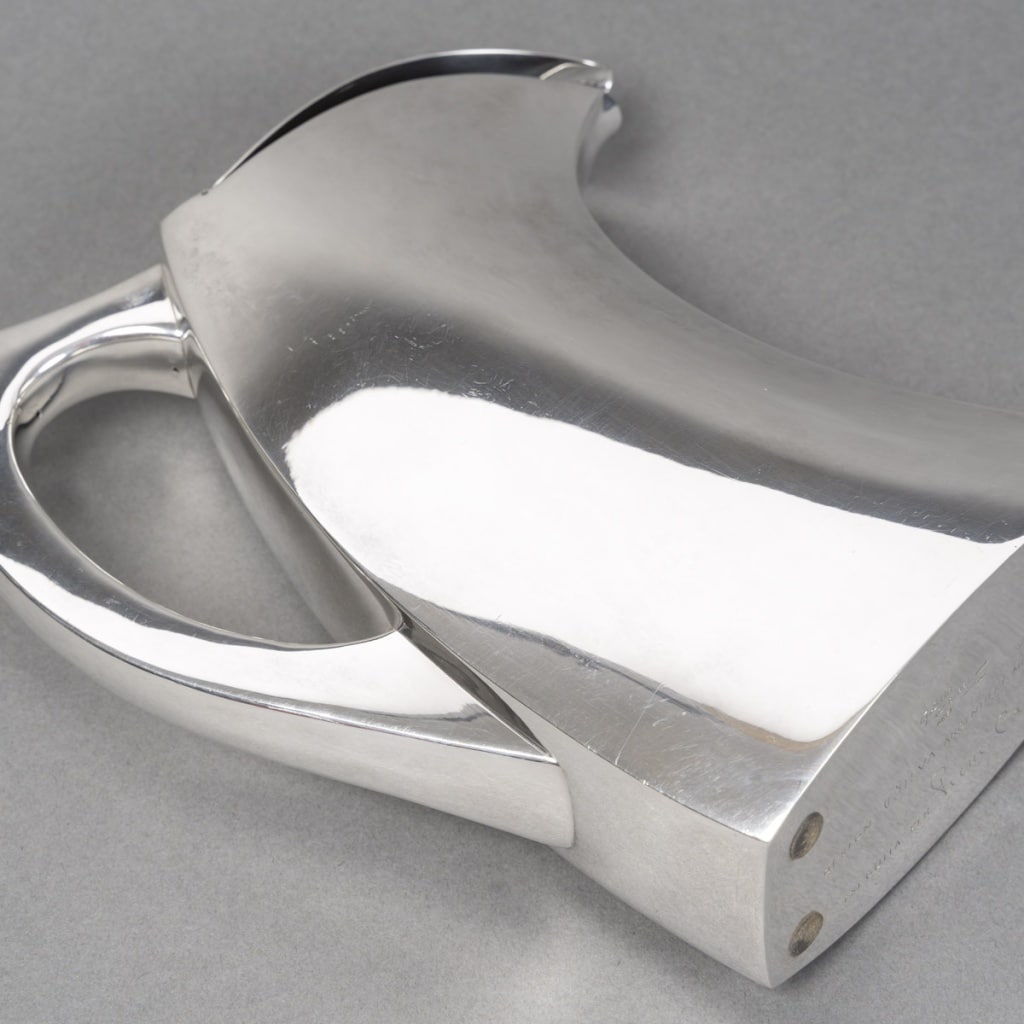 Pierre Cardin – Verseuse couverte en argent massif – Circa 1970 19 Pierre Cardin – Verseuse couverte en argent massif – Circa 1970 19
