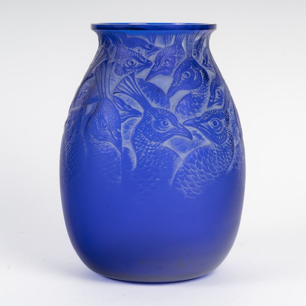 Vase « Borromée » verre bleu cobalt patiné blanc de René LALIQUE 2 Vase « Borromée » verre bleu cobalt patiné blanc de René LALIQUE 2