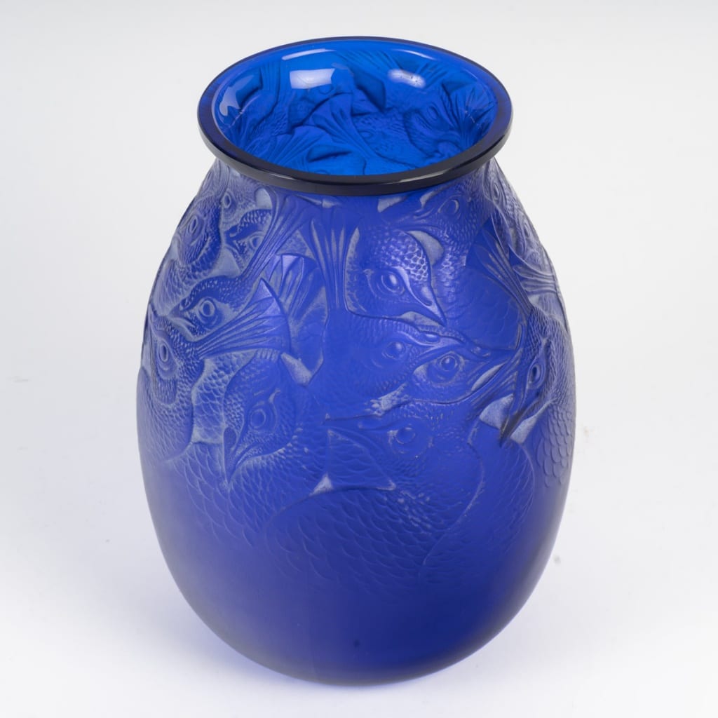 Vase « Borromée » verre bleu cobalt patiné blanc de René LALIQUE 3 Vase « Borromée » verre bleu cobalt patiné blanc de René LALIQUE 3