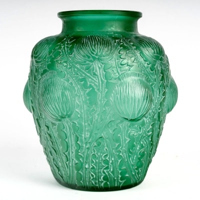 Vase « Domrémy » verre vert émeraude patiné blanc de René LALIQUE