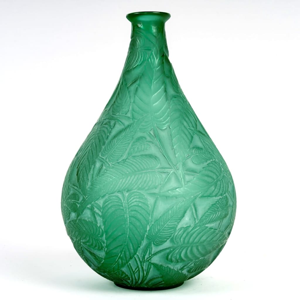 Vase « Sauges » verre vert émeraude patiné blanc de René LALIQUE 3