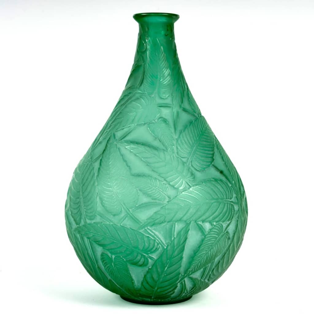 Vase « Sauges » verre vert émeraude patiné blanc de René LALIQUE 2
