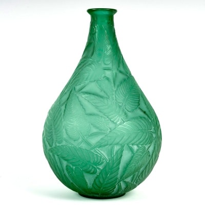 Vase « Sauges » verre vert émeraude patiné blanc de René LALIQUE